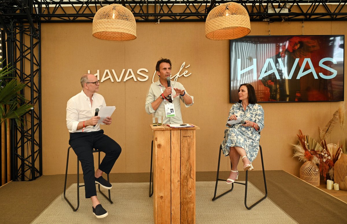 Havas's tweet photo. Yesterday, @YannickBollore, @petermears_ and @donna_murphy discussed exciting updates from #Havas including our new brand identity and the launch of the global production network: #ProseOnPixels, led by Steve Netzley. 

#HavasHealthandYou #HavasMediaNetwork @havascreative https://t.co/BPC5MvMwds
