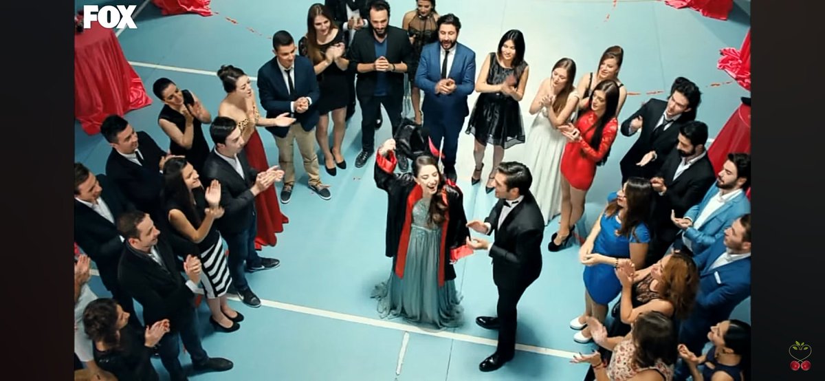 Hani Ayaz Öykü'ye mezuniyet gecesi hazırlamıştı ya... oyle iste...