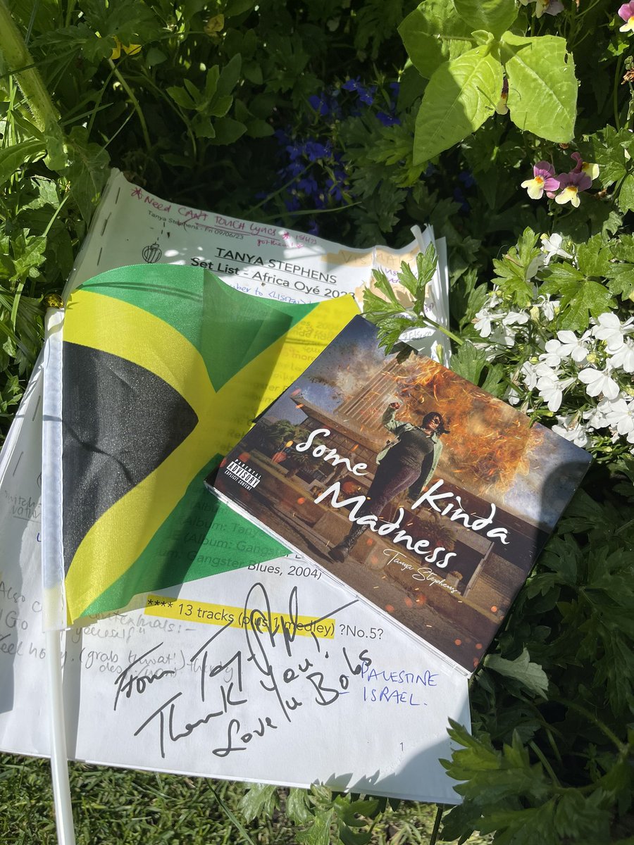 bobsblackwell's tweet photo. Absolutely #privileged to share a stage with the beautiful @Tanya_Stephens and Kelly @africaoye. I am still buzzing with joy! They kindly signed my prep file/set lists & new album 💿 @Tadsrecord #SomeKindaMadness 🔥👏🏾🤗🙏✨🤩🥰💕 #OyeBSL #THANKYOU 🙏 so special xx #BestCrowdEver https://t.co/ir7iR9ilVa