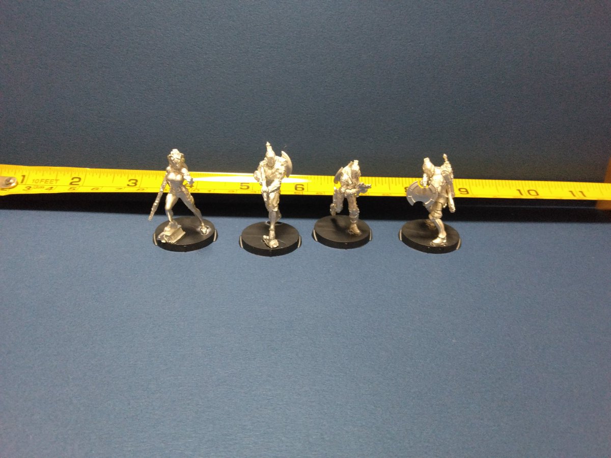 hideyukinasu's tweet image. 瞬間接着剤の硬化促進剤有ればよかったが無かった……
まぁ、少しでも進められたので良しとしなければ。
#物撮りノート　背景は紺色
#Infinitythegame
※見えている数字はインチです