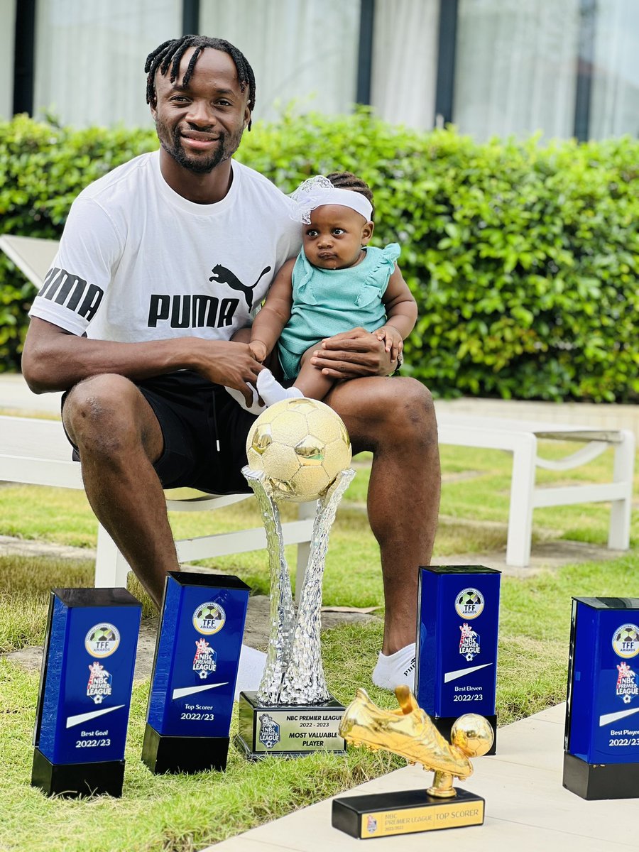 fistonmayele9's tweet photo. Une saison inoubliable 🙏🙏 https://t.co/SEW896SF2l