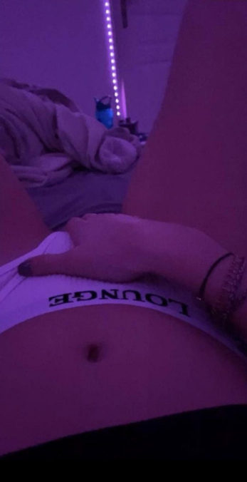 Sandrabunny05's tweet photo. Les mecs qui veulent me "détruire" parlez pas trop et venez privé 🥰 https://t.co/tZUcJfYZR8