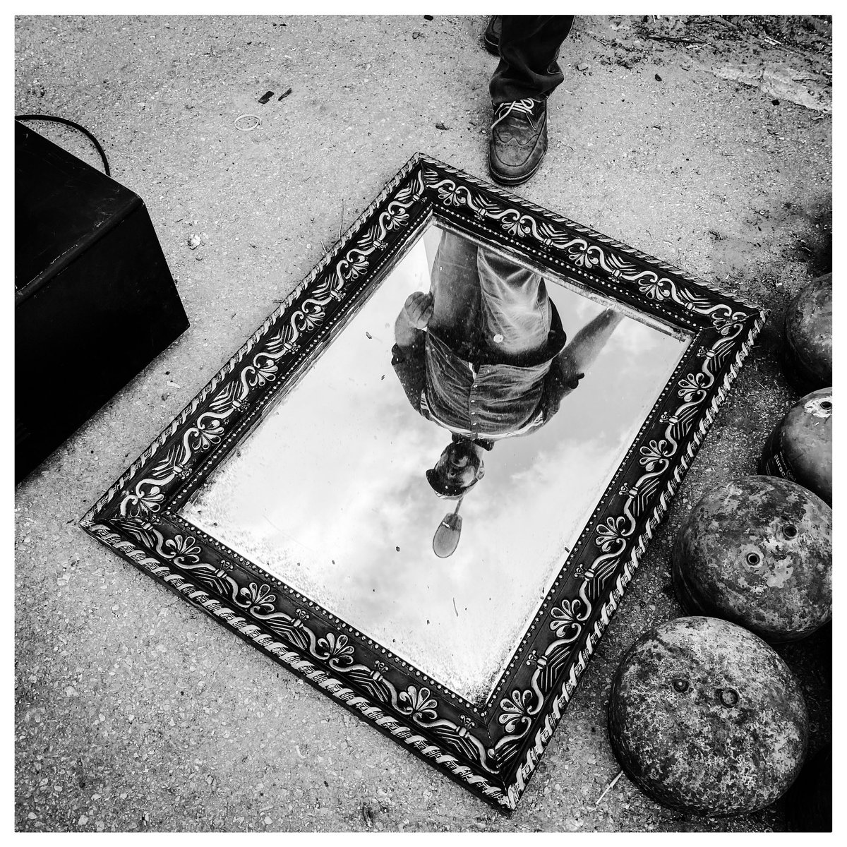 Who sees the human face correctly: the photographer, the mirror, or the painter?

Pablo Picasso

#streetphotography #everydaymiddleeast #everydayafrica  #thestreetphotographyhub #blackandwhite #blackandwhitephotography #africa #photography #shotoniphone #instagood #Tripoli #Libya