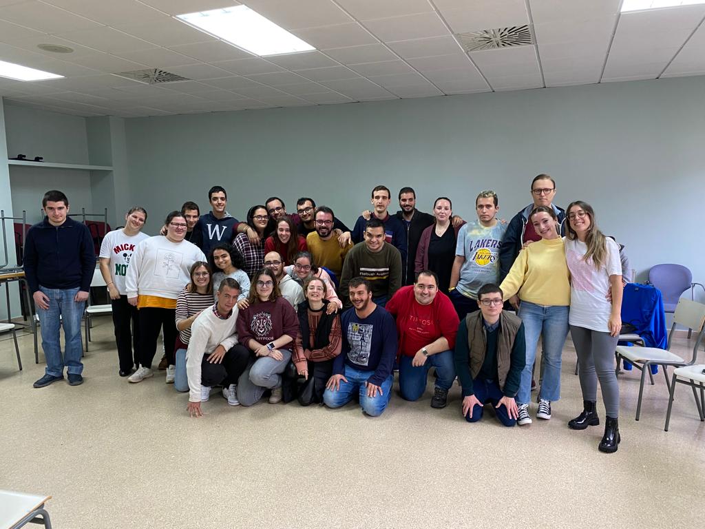 uhu_igualdad's tweet photo. ➡️Tras un curso lleno de buenísimos momentos y mucho aprendizaje, el alumnado de la segunda promoción de FEADI pone fin a su experiencia universitaria.
🫶 Os dejamos algunas imágenes de diversos momentos y actividades que se han llevado a cabo durante todo el año.
#feadi #uhu https://t.co/gUDEWzB1wx