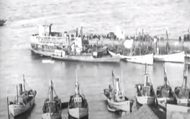 ConsorcioCCVV's tweet photo. En 1926, "Carmiña, unha flor de Galicia", converteuse no primeiro éxito cinematográfico que tiña a Vigo e a súa contorna como escenario! #CCVV
¡En 1926, "Carmiña, una flor de Galicia", se convirtió en el primer éxito cinematográfico que tenía a Vigo y su entorno como escenario! https://t.co/T8D8xa9RsF
