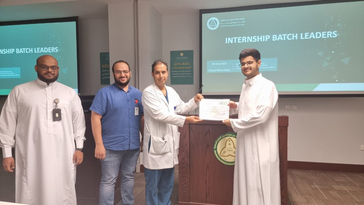 CAMS_Jeddah's tweet photo. وبعد الاجتماع تم تكريم قادة دفعة طلاب وطالبات الامتياز ٢٠٢٢-٢٠٢٣ 
والاعلان عن تسليم شهادات الامتياز  لجميع الطلاب والطالبات للذين اكملوا بنجاح متطلبات التدريب https://t.co/esMxPeSlTm