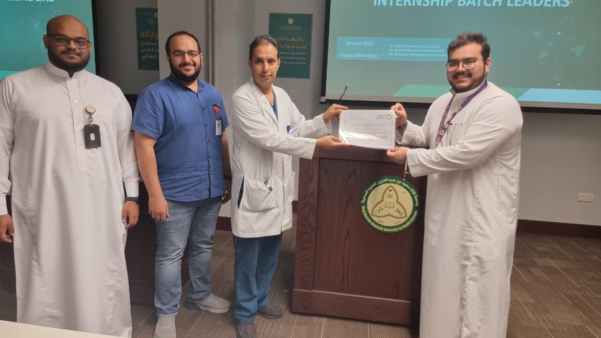 CAMS_Jeddah's tweet photo. وبعد الاجتماع تم تكريم قادة دفعة طلاب وطالبات الامتياز ٢٠٢٢-٢٠٢٣ 
والاعلان عن تسليم شهادات الامتياز  لجميع الطلاب والطالبات للذين اكملوا بنجاح متطلبات التدريب https://t.co/esMxPeSlTm