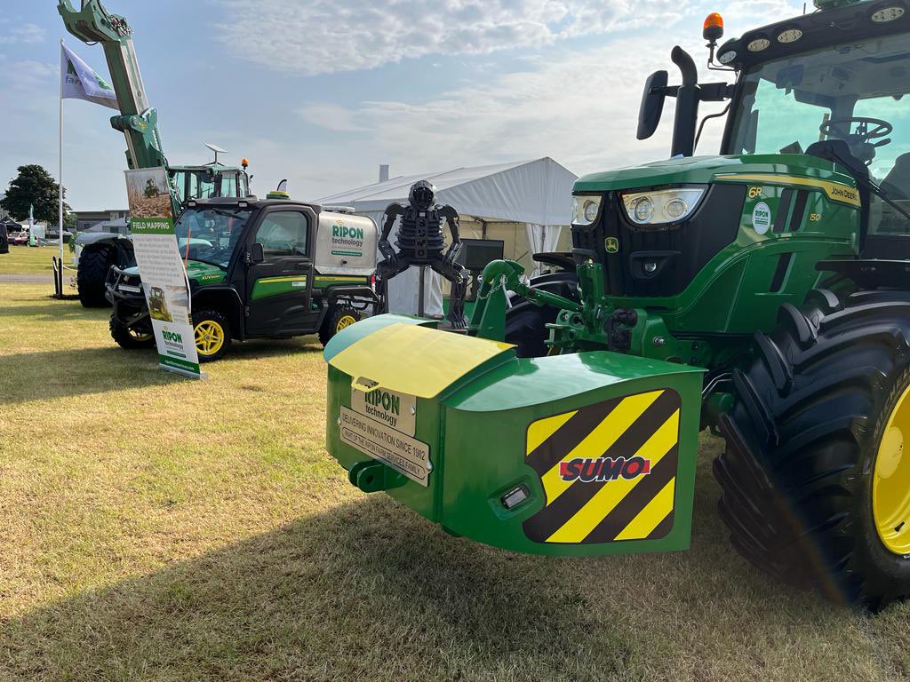 SumoUKLTD's tweet photo. It’s day 2 of the Lincolnshire show & the sun is shining!☀️🚜
@RiponFarmServ & @Sharmansagri are both flying the Sumo flag at the show!
Head over to their stands to see the teams & their Sumo products, such as the infamous Trio & the GLS.
#SumoUK #LincolnshireShow https://t.co/K6flSdpPQS