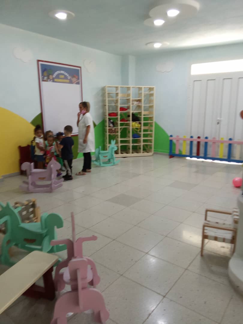 MMarreroCruz's tweet photo. Como parte de la Política para la Atención a la Dinámica Demográfica y la labor que al respecto realiza el Ministerio de Educación @CubaMined, recientemente se inauguraron 2 Casitas Infantiles en instalaciones de las #FAR. Ya suman 105 centros de este tipo en #Cuba 🇨🇺. https://t.co/hC7PbosbH5