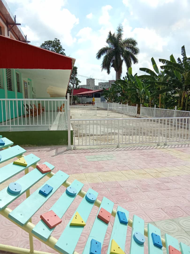 Como parte de la Política para la Atención a la Dinámica Demográfica y la labor que al respecto realiza el Ministerio de Educación <a href="/CubaMined/">MINED</a>, recientemente se inauguraron 2 Casitas Infantiles en instalaciones de las #FAR. Ya suman 105 centros de este tipo en #Cuba 🇨🇺.