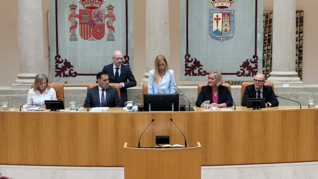 Maricruz Díez Acha (@cruz_diez_acha_) on Twitter photo <a href="/LaRiojaPP/">PP La Rioja</a>
Constituida la Mesa del Parlamento de La Rioja del la XI Legislatura.
Enhorabuena a Marta Fernández, a Mariate Antoñanzas y a Víctor Visairas, así como al resto de los integrantes. <a href="/LaRiojaPP/">PP La Rioja</a>
Constituida la Mesa del Parlamento de La Rioja del la XI Legislatura.
Enhorabuena a Marta Fernández, a Mariate Antoñanzas y a Víctor Visairas, así como al resto de los integrantes.