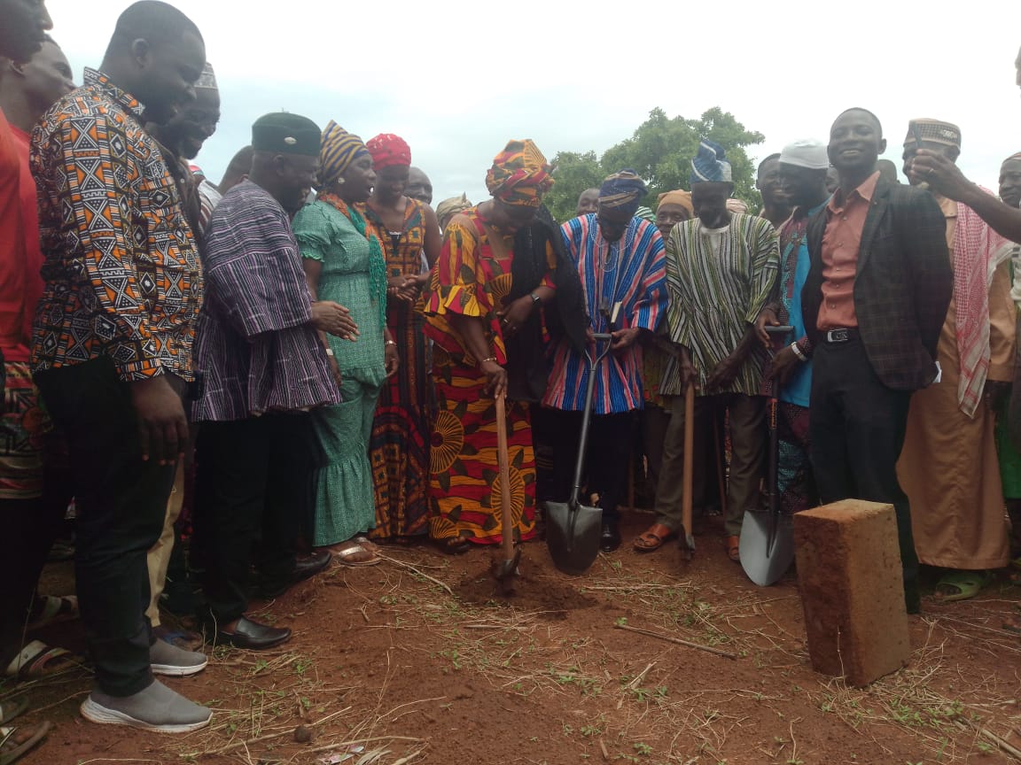 news_ghana's tweet photo. Construction of three-unit classroom block for Kolinvai JHS begins   #Education #BlockConstruction  https://t.co/cfdYPCLJQj https://t.co/JCnVRtdByJ