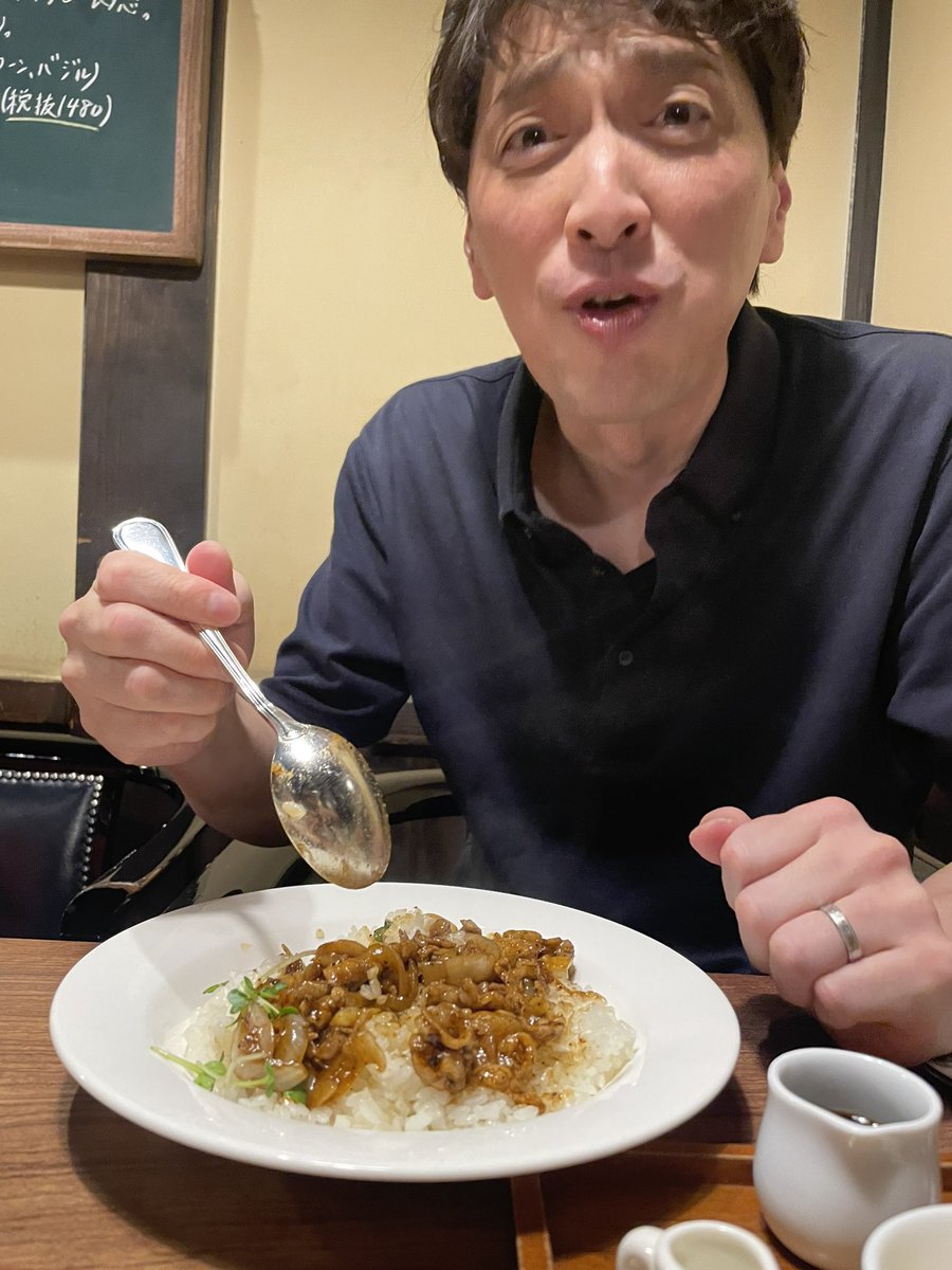 kabosudachikun's tweet photo. 夕方NHKを観て観てと書いてたら、
裏番組出てた人に呼び出されました😓
失礼しましたーー🙇
でも、こいつには甘いものを与えておけば機嫌良くなります、高校時代からそれは変わりません🍨
#COFFEEworks https://t.co/u8CJ0XSe4R