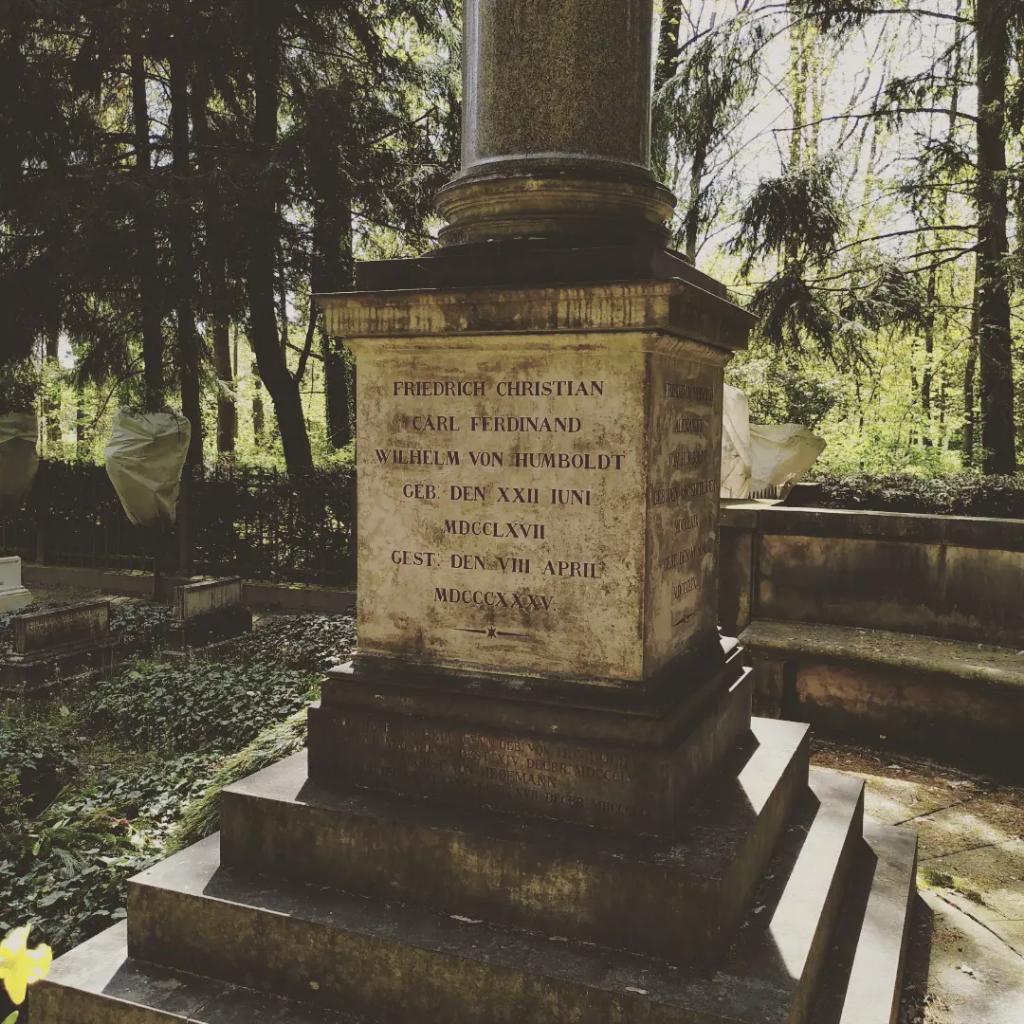 TeapotLinguist's tweet image. One way to celebrate Wilhelm von Humboldt&apos;s 256th birthday is to take a stroll through the Schlosspark in Berlin-Tegel and visit his grave, designed by Karl Friedrich Schinkel.

#Histlx #LinguisticBirthdays