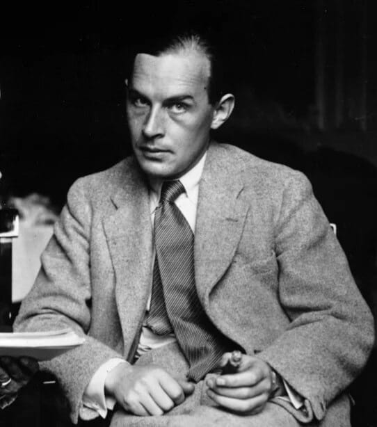 "Я всегда думал, что каждый человек — против войны, пока не обнаружил, что есть такие, которые за, особенно если им не нужно идти туда самим». 
Эрих Мария Ремарк.
Писателю 125 лет.