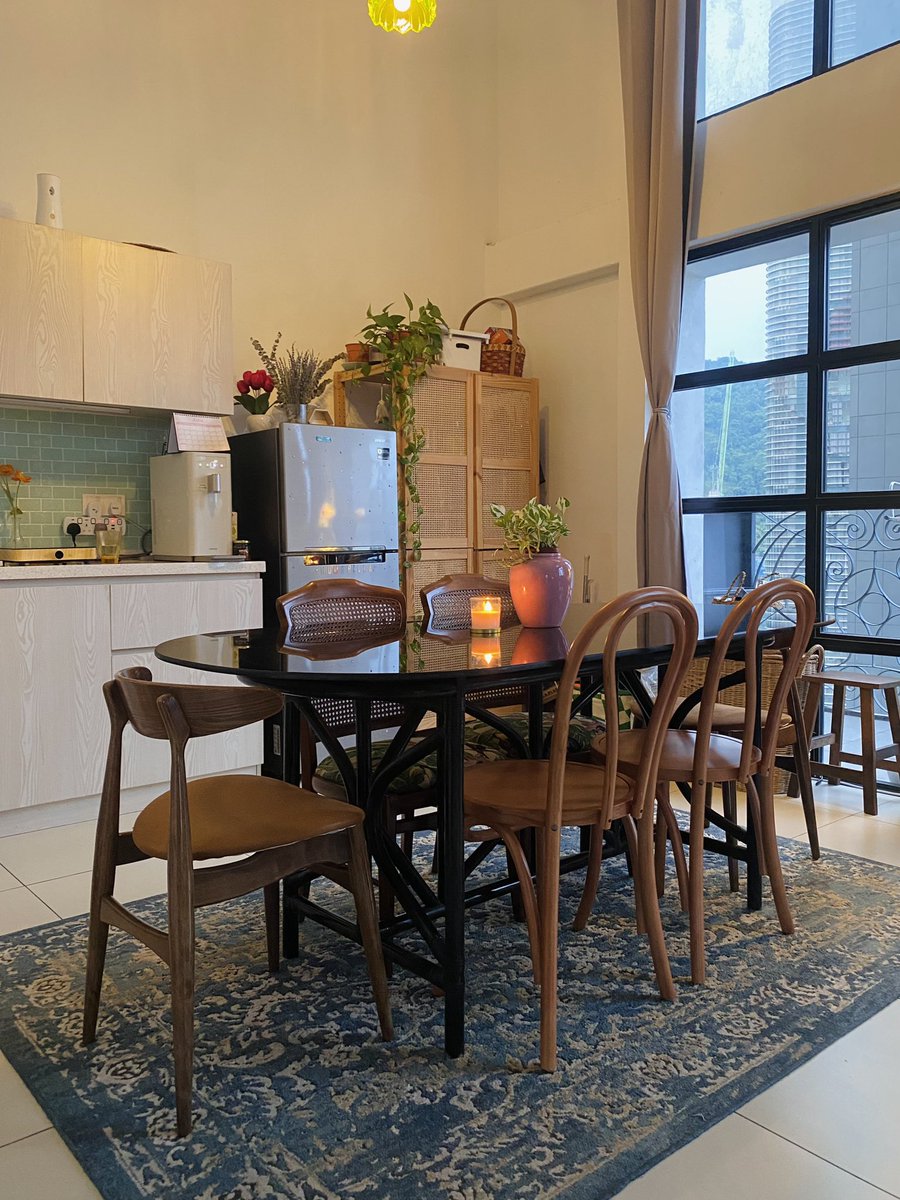 warnabilla's tweet photo. Hasil tangkapan secondhand terkini; my RM130 dining table &amp; RM80 dining chairs 🥰 love how it’s coming together! https://t.co/n1DIzS60gc