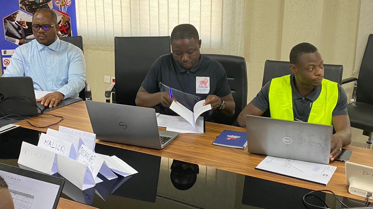 ABMAQ_Officiel's tweet photo. Jour 2 Formation post-JNQ 2022 du Sponsor Officiel, CIMASSO sur "Système de Management de la Continuité d’Activité"
Les participants travaillent avec le formateur sur la planification de la mise en oeuvre d'un #SMCA, particulièrement les informations ℹ️ documentées exigées. https://t.co/n13S1O2Qft
