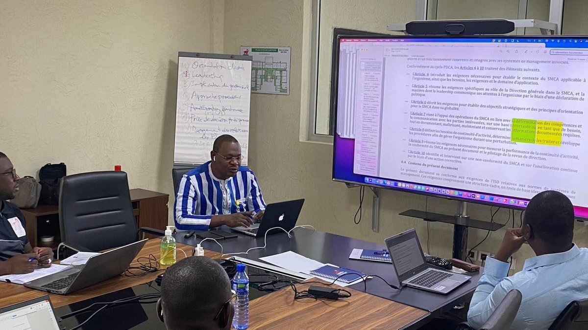 ABMAQ_Officiel's tweet photo. Jour 2 Formation post-JNQ 2022 du Sponsor Officiel, CIMASSO sur "Système de Management de la Continuité d’Activité"
Les participants travaillent avec le formateur sur la planification de la mise en oeuvre d'un #SMCA, particulièrement les informations ℹ️ documentées exigées. https://t.co/n13S1O2Qft