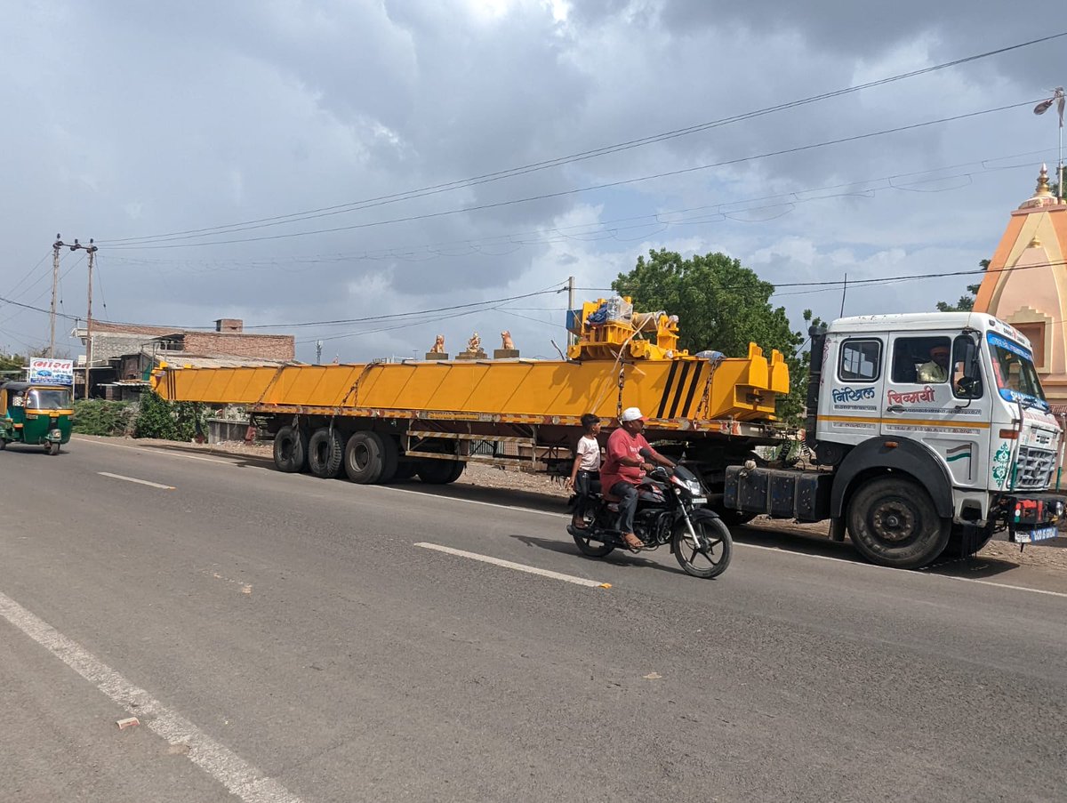 HolisticTechno's tweet photo. EOT crane arrived at site Botad site, Western Railway, Gujarat, India. 
Stay tuned for more updates!" 
#ConstructionUpdate #BotadSite #WesternRailway #Gujarat #India #BuildingABetterTomorrow #htpl #holistictechno #holistictechnoengineers https://t.co/K9tlXo11ML