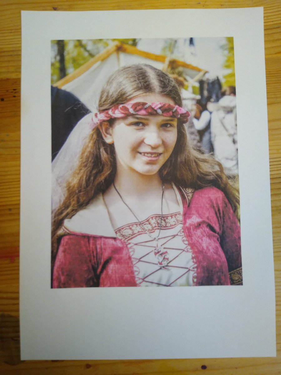 witchofpaint's tweet photo. Attempt number 2 on the portrait of 12 year old me. I'm getting better with faces I think UwU https://t.co/qgihKkV3hO