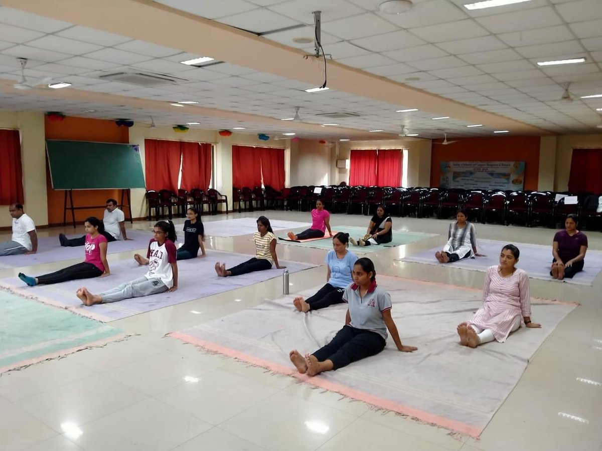 IicmrM's tweet photo. International Yoga Day Celebration at IICMR MCA . Mrs. Seema Mahalungkar , Certified Yoga Trainer delivered session on Yoga for all . She also guided how to do different Yoga Asana .IICMR MCA students and staff performed various Yoga Asana. https://t.co/evvb9Nz8Xi