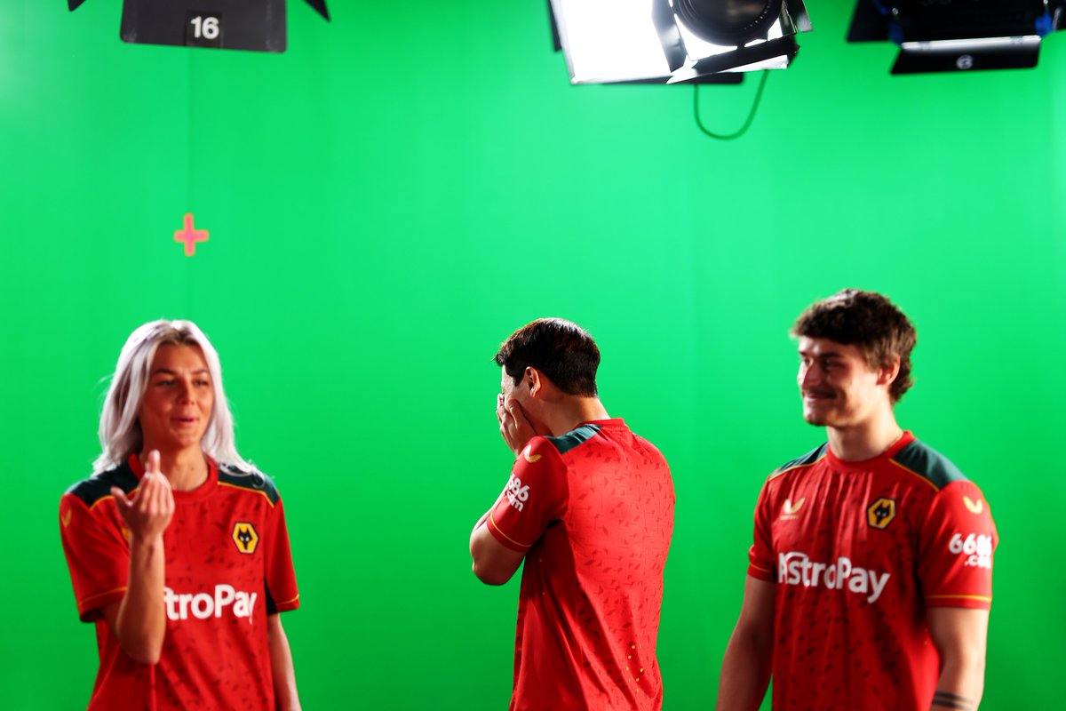 WolvesWomen's tweet photo. When someone messes up the shot 😅 https://t.co/jMrExLY5lQ