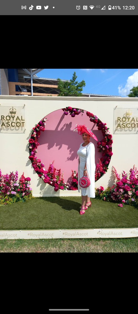 Hats2go's tweet photo. Ladies Day at Royal Ascot Racecourse .  The clock is sparkling in the sun with its 5000 crystals and the Bag and keeping the time perfectly.
 I have been photographed and interviewed to an inch of my life 😍
#clock #timetelling #timewaitsfornoman #royalascot #royalascot2023 #royalascothats #millinerybymarieanne