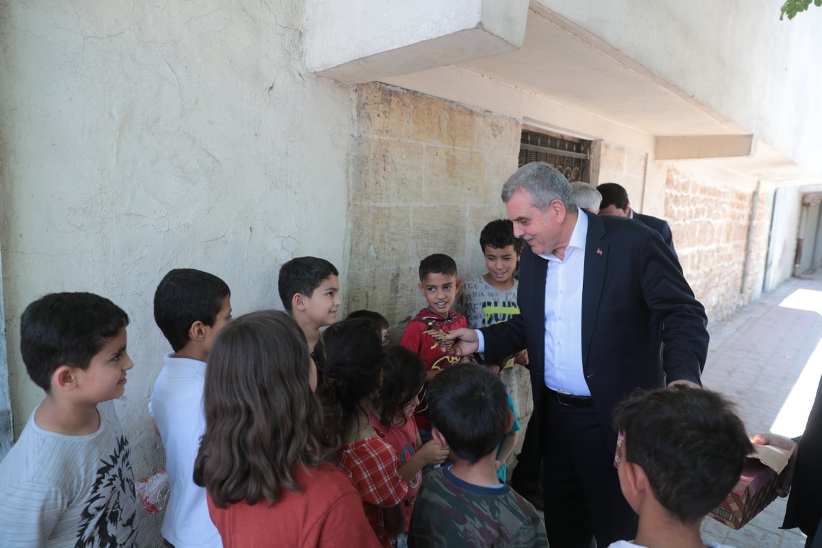 Yeni Mahalle Muhtarı Hüseyin Korkmaz ve mahalle sakini hemşehrilerimle bir aradayız.

Samimi muhabbetiniz için her birinize tekrar teşekkür etmek istiyorum. Benim için en özel olan sizden aldığımız dualar.