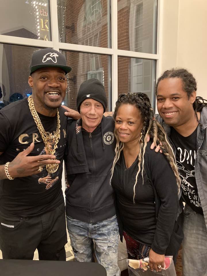 klbdrum's tweet image. My  lovely wife and son and I had the pleasure of seeing Eric Gales and his  band last night . It was an amazing show. 
 Eric has moved into a class all by himself.  Truly an American original  and if you haven’t seen Eric Gales you should. Guaranteed not to disappoint.