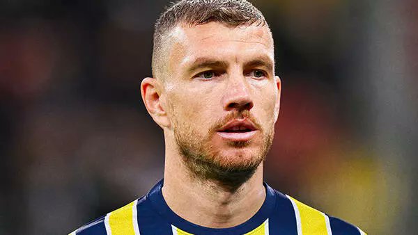imela_christian's tweet photo. #Transfers : Edin Dzeko joins Fenerbahçe on free deal.
The Bosnian stricker is done with #Nerrazuri end Jun 2023.
The European run-up formerly played for #Wolfsburg, #Man_city, #AS_Roma & #Inter_Milan
#Fenerbahce #Dzeko #TransferNews https://t.co/3sN3sCRONC