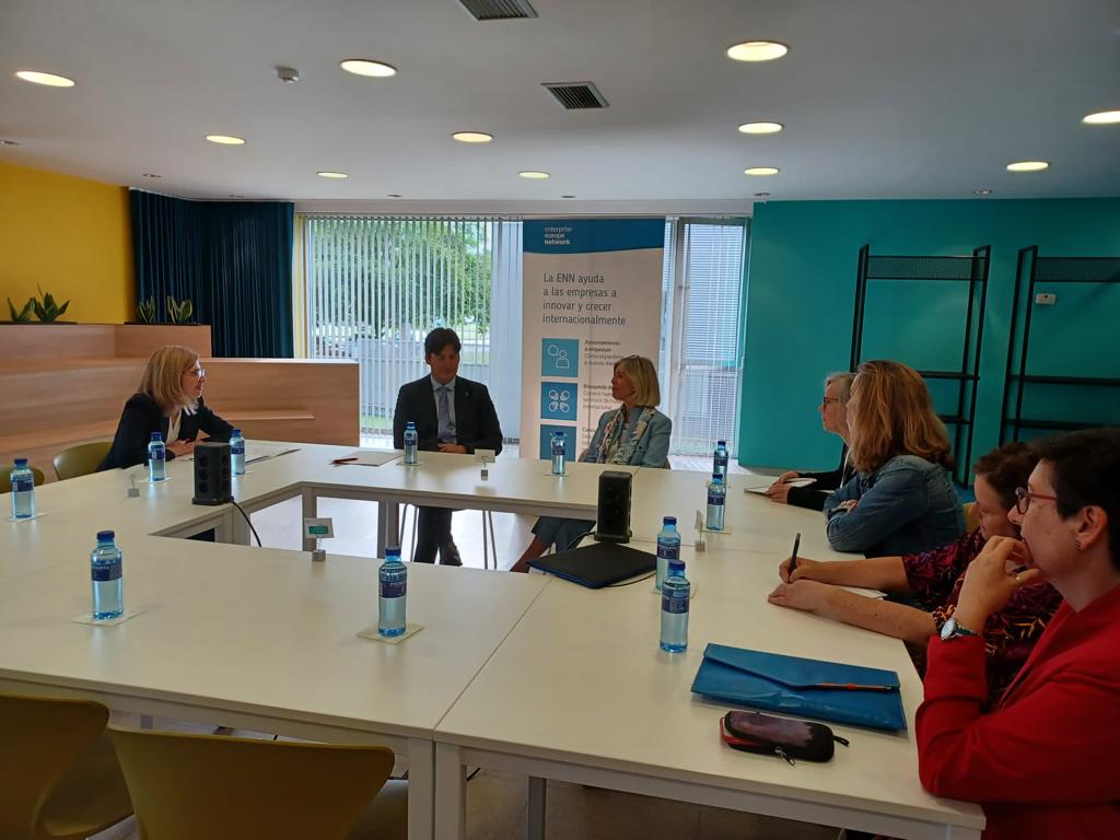 agenciasekuens's tweet photo. Ayer mantuvimos un encuentro con @EU_EISMEA para hablar de los  programas que gestiona la agencia y cuales son las prioridades para Asturias. Además nos reunimos con los clústeres para trasladarles las experiencias como multiplicadores de los servicios de la @EEN_EU @EEN_spain https://t.co/MubaPO3Evw