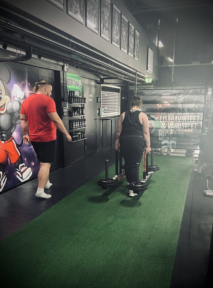 ihkulainen's tweet photo. Kaikkee on saanu, kun on ensin vaan uslaltanut alkaa unelmoimaan…

Oon jo pidempään haaveillu strong (wo)men-hommasta voimanoston sijaan ja tänään homma starttasi itse Mika ”el toro” Törrön avustuksella 🔥 https://t.co/2Hry87VSZE