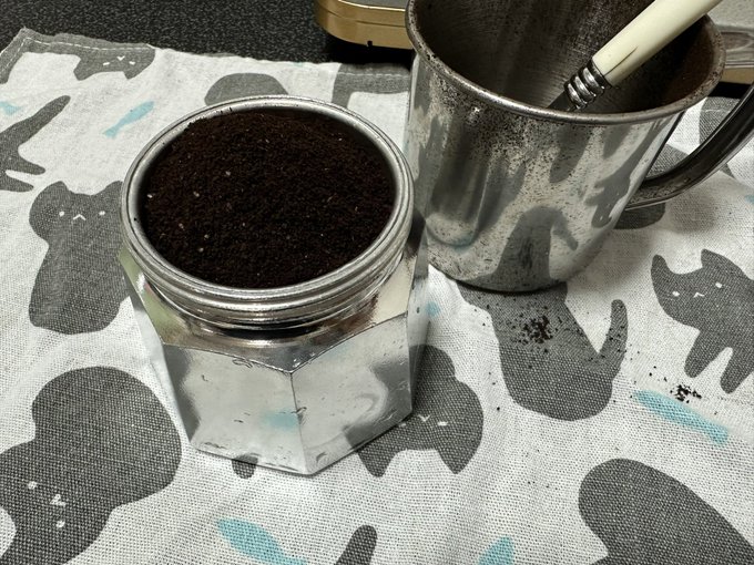 ちょっとコツが分かってきたぞ  コーヒー豆を細めに挽いてもりもり、押さえつけないように  弱火でじっくり〜