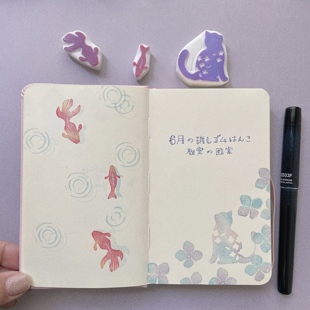 happyseedmayu's tweet photo. 6月の消しゴムハンコ教室

金魚も紫陽花もとてもきれいに作っておしていただきました！

もう一つは力作の多板のスタンプ。2時間でここまで仕上げるのすごいですね！

今月もありがとうございました！

#消しゴムはんこ #handmadestamp #ほるナビ #eraserstamp #消しゴムはんこ教室 https://t.co/q8Ix0PrHNT