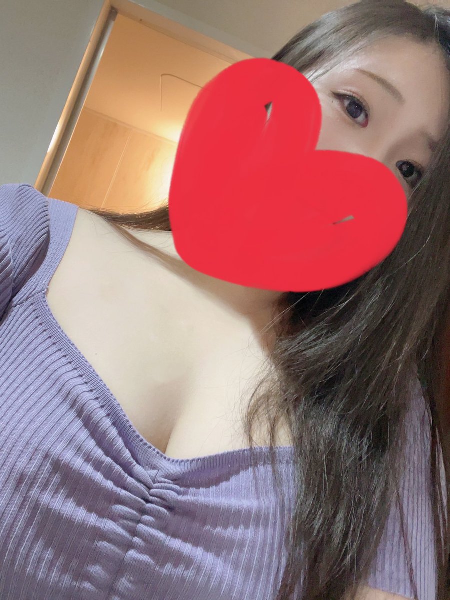 自分の家のベッドに足の小指🦶ぶつけてからちょっとベッドが嫌いになってしまったこまちです😂💓

エムズルームさん新体制になってから
初めての出勤で少し緊張…

お休みの間もTwitterでのお問い合わせ沢山ありがとうございます✨
22:00〜北浜ルームでお待ちしてます❤️