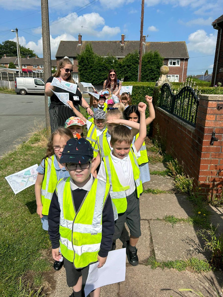 We are using a map to help us find our way around our local area. I wonder where we will end up! Xx #GrangeGeography <a href="/GrangeMissA/">GrangeMissA</a> <a href="/GrangeMissM/">Miss May</a>