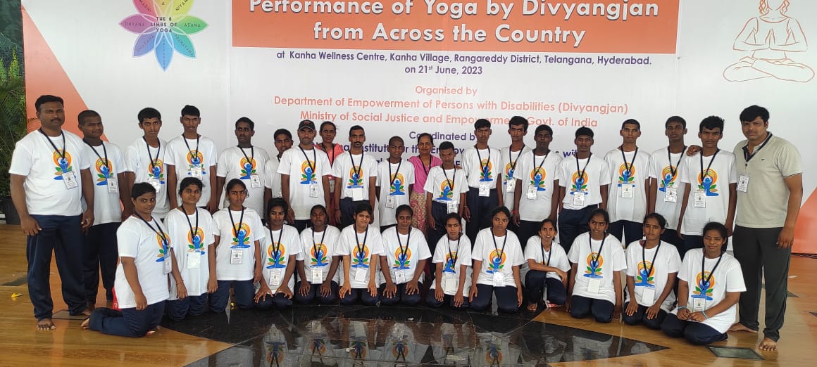 RDT_anantapur's tweet photo. 29 students from our RDT Intellectual Disability Centre (ID Centre) at Bathalapalli attended the International Yoga Day event held in the Kanha Wellness Centre, Telangana. 

#guiding #mentalhealth #postures #recordmaking #asiabookofrecords #yoga https://t.co/5z2qeOtCA6