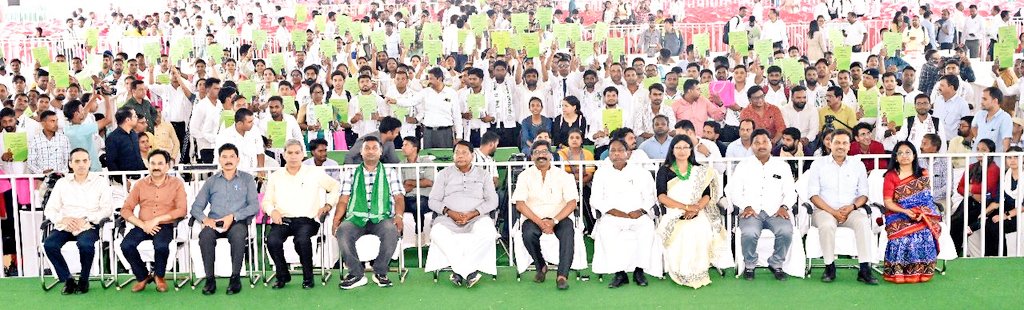 झारखंड के युवाओं को CM हेमंत ने 2550 को दिया नियुक्ति पत्र, आगे.. CM Hemant gave appointment letter to the youth of Jharkhand on 2550, further ..