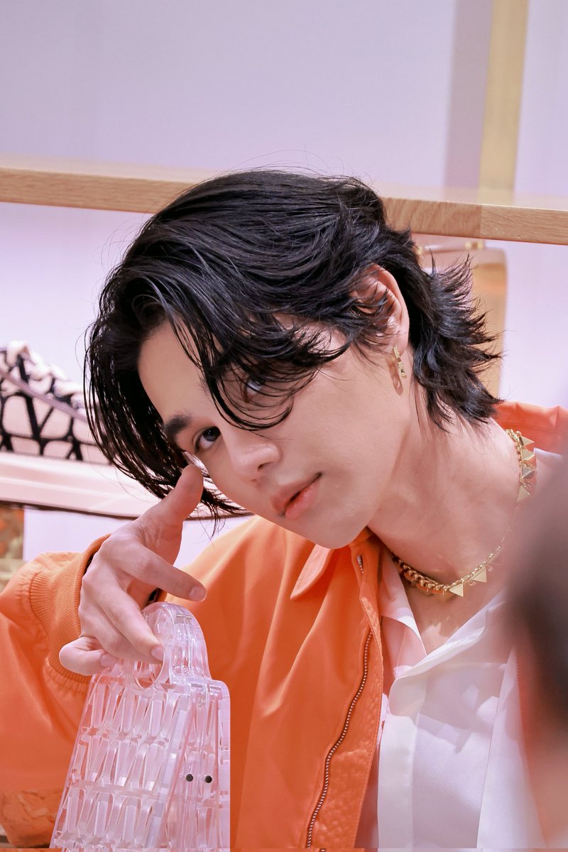 GALLERY_0731's tweet photo. 2023.06.22

Don't look at me like that, I'm addicted🥺🥺💜💜

#ValentinoMensXJeff 
#Jeffsatur
@jeffsatur https://t.co/PFhABai7z2