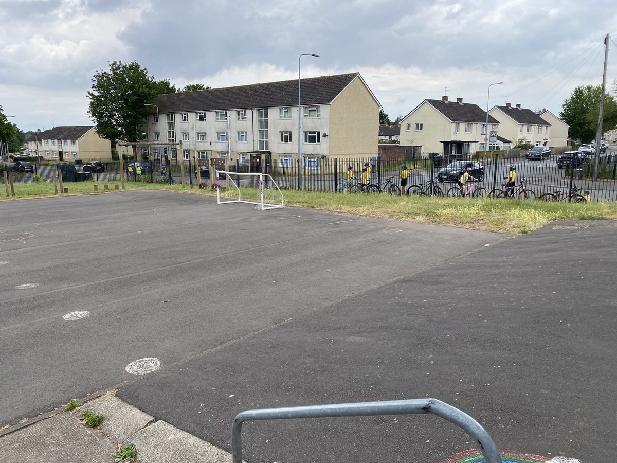 Mae Blwyddyn 5 wedi mwynhau’r sesiynau beicio yn dysgu am ddiogelwch ar yr heolydd. Diolch i Gareth am gymryd y sesiynau.