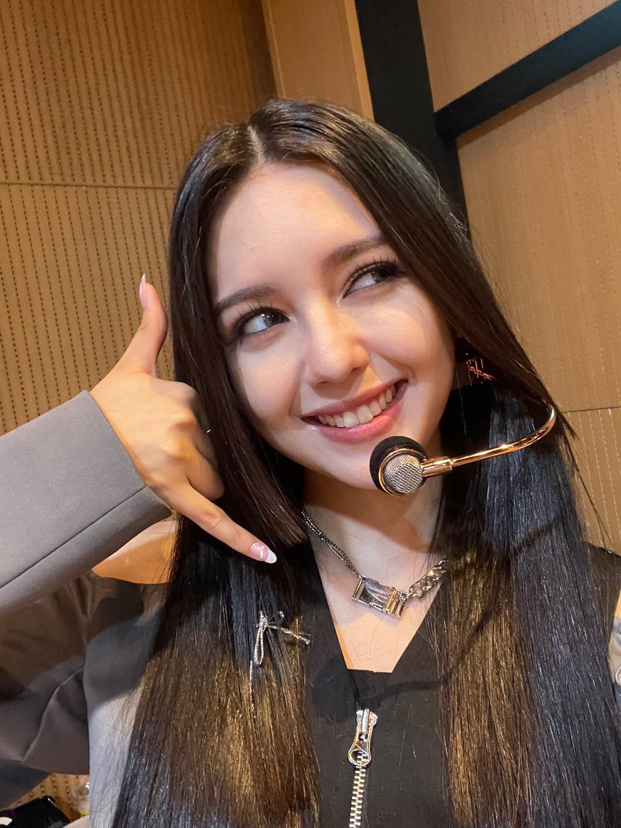 Lapillus_twt's tweet photo. 와!!! 오늘 라피스 만나서 너무 행복해요! 오랜만이었어요~! 저희 MCOUNTDOWN 무대 어땠어요~! 재미있었죵? ㅋㅋ 내일 또 봐요!🫶🏻💖 https://t.co/W7WtRPHA0t