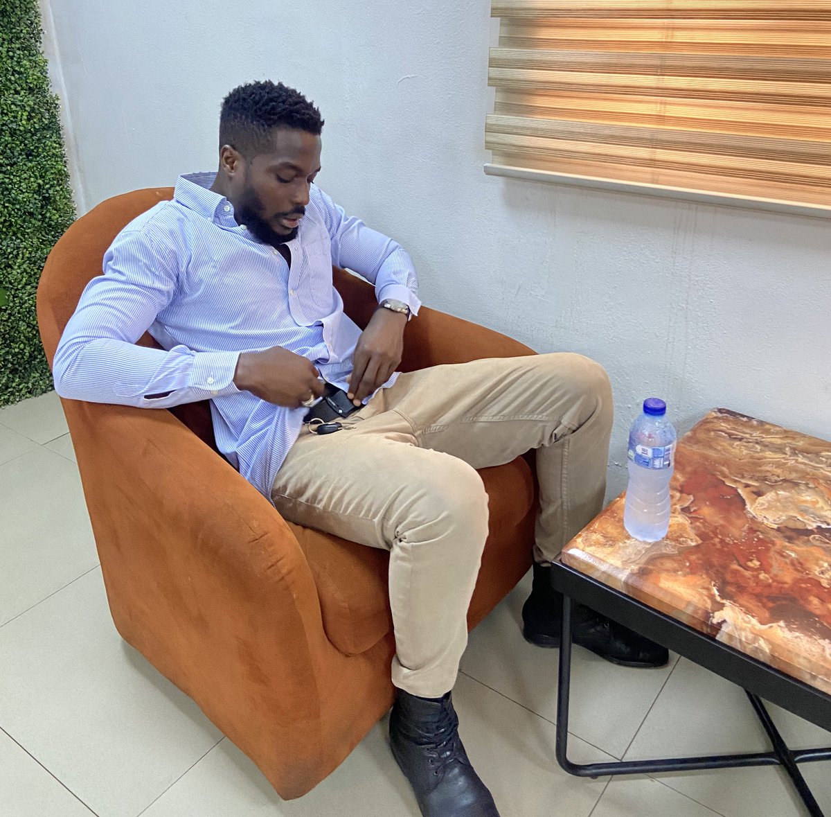general_ziks's tweet photo. This una mandate too strong, make i sit down first. #buywhatiamselling #Boomtransfer sabinus titanic https://t.co/uZgtaL0obE