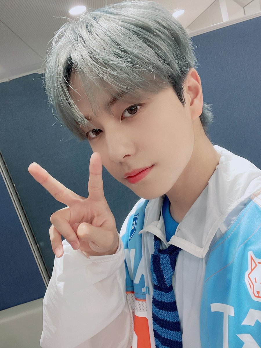 andTEAM_members's tweet photo. 우리의 첫 MCOUNTDOWN 감사합니다!!
응원해주신 모든 LUNÉ 여러분들!! 너무 감사하고
사랑합니다 🐣 
오늘은 너무 행복했습니다!
이제 시작이니까 앞으로 멋진 모습 보여드리겠습니다 👍 
#andTEAM #TAKI https://t.co/T213R7j4ad