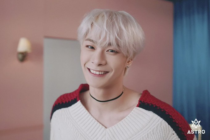 moonbinjae's tweet photo. All of ASTRO Moonbin's Twitter posts: a thread 

Disclaimer: some early tweets are added based on assumptions since the only source is my gut feeling or moonbin's voice filming the vid 😂😆 https://t.co/6dJG0f0897