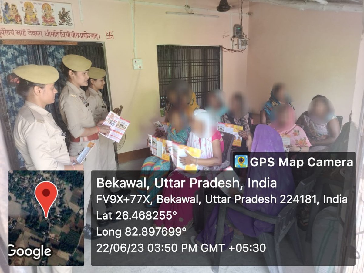 #ambedkarnagarpolice  थाना आलापुर एंटीरोमियो टीम द्वारा #MissionShakti,साइबर-1930 व यातायात जागरुकता अभियान कार्यक्रम के क्रम में महिलाओं/बालिकाओं को #WomenPowerline-1090,181,112, #CMHelpline-1076,साइबर व विभिन्न योजनाओं के बारे मे जागरूक कर पम्पलेट वितरित किया गया।
