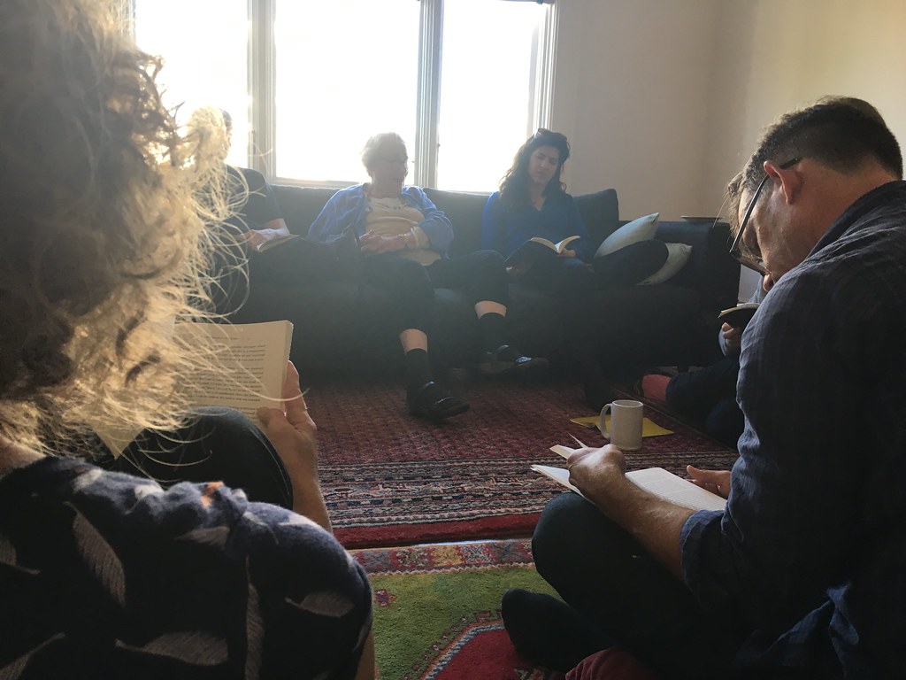 Those who participate in #SharedReading groups often describe them as a driver of their wellbeing. Read the newest post in @quillandspade’s #DalOpenThink blog series to learn why these gatherings can be so transformative: blogs.dal.ca/openthink/the-…