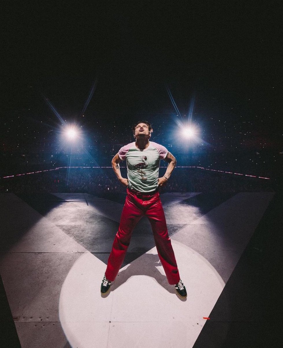 TheHarryNews's tweet photo. harrystyles: Love On Tour. Cardiff II. June, 2023. https://t.co/1FTPaSaURG