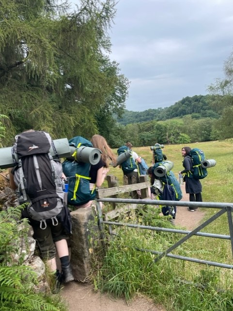 BrinsworthAcad1's tweet photo. A big shout out for the Duke Edinburgh Bronze students for completing their 14km practice expedition around Birchover last weekend. You were a credit to the Academy showing resilience throughout. Well Done! We look forward to the assessed Expedition in July! #TeamBrinsworth https://t.co/muiBGbrwZ0