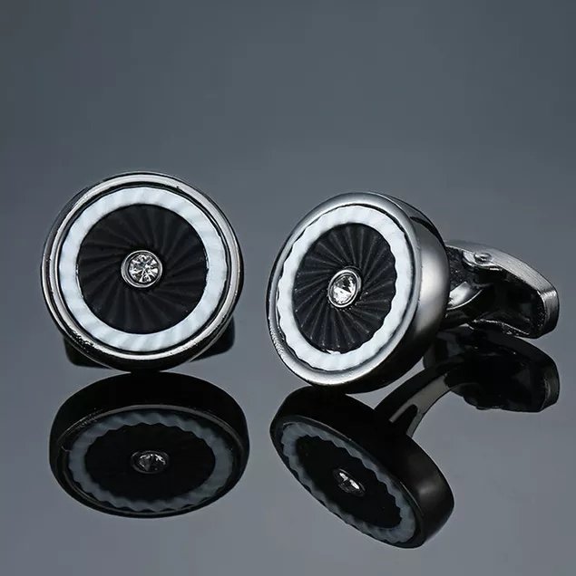 beryaccesories's tweet photo. Premium Cufflinks 
Price: #5000
Colour: Black and white 
Order: DM/WHATSAPP (08089677280) https://t.co/PVKaHS0Sgm