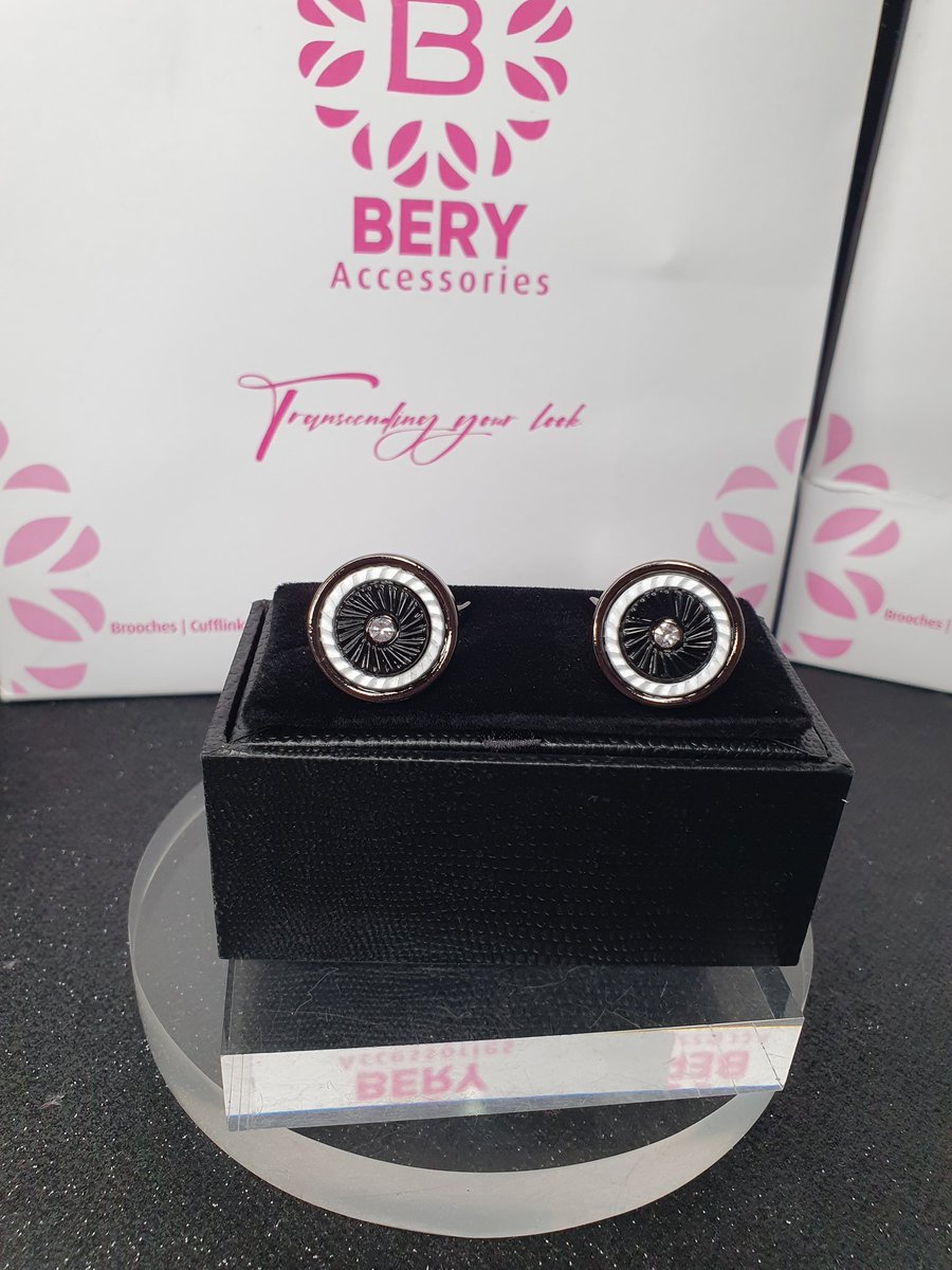 beryaccesories's tweet photo. Premium Cufflinks 
Price: #5000
Colour: Black and white 
Order: DM/WHATSAPP (08089677280) https://t.co/PVKaHS0Sgm